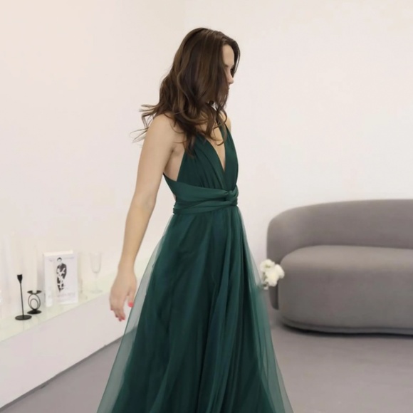 Emerald Green ✨ Convertible Infinity Bridesmaid Dress – One Size Fits Most - Picture 3 of 11